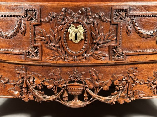 Mobilier Commode - Commode provençale en noyer, Pierre Pillot à Nîmes vers 1775