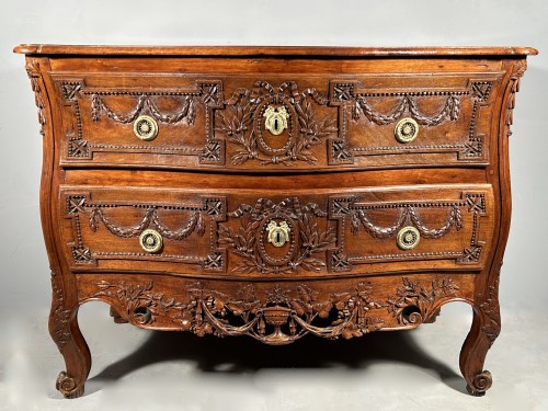 Provence fine commode in walnut, Pierre Pillot in Nîmes around 1775 - 