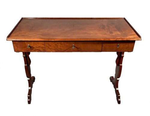 Bureau en acajou massif par JF Leleu vers 1775