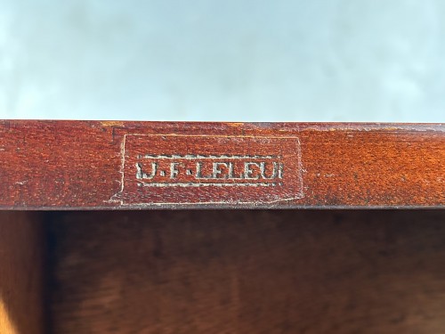 Bureau en acajou massif par JF Leleu vers 1775 - Mobilier Style Transition