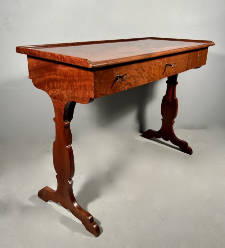Solid mahogany desk by JF Leleu circa 1775 - Transition