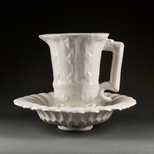 17th century - Fleur-de-lis ewer and basin, Nevers 17th century 