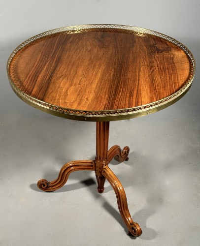 Mahogany pedestal table with rocking top, Paris Louis XVI period. - 