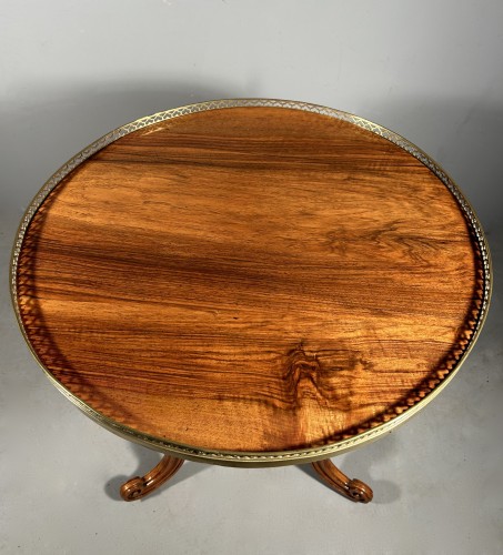 18th century - Mahogany pedestal table with rocking top, Paris Louis XVI period.