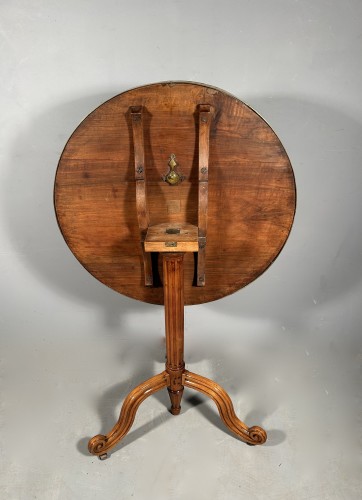 Antiquités - Mahogany pedestal table with rocking top, Paris Louis XVI period.