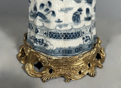 Antiquités - Pair of large porcelain and gilt bronze vases, England 19th century