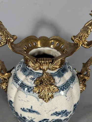 Antiquités - Paire de grands vases en porcelaine et bronze doré, Angleterre 19e siècle