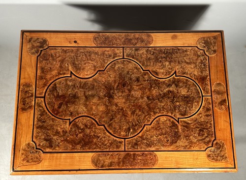 Table bureau en marqueterie, Languedoc époque Louis XIV - Mobilier Style Louis XIV