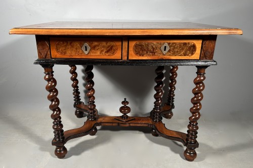 XVIIe siècle - Table bureau en marqueterie, Languedoc époque Louis XIV