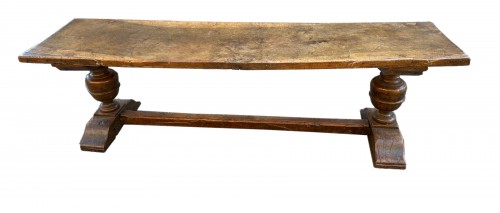 Ceremonial table in solid walnut, Tuscany 16th century