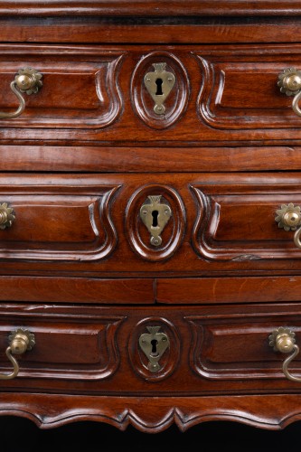 Masterpiece of master cabinetmaker, La Rochelle Louis XV period - 