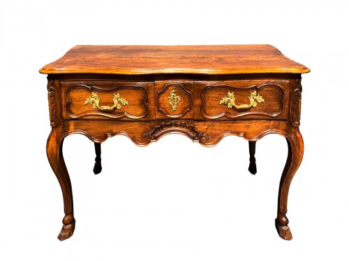 Walnut wig console, Provence period Louis XV circa 1750