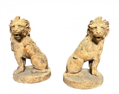 Pair of Louis XV  terracotta lions 18th century