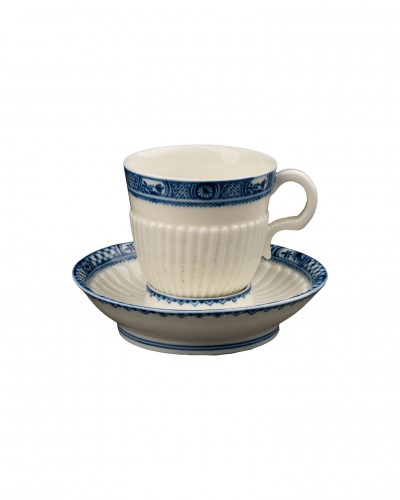 Trembleuse cup in St Cloud porcelain circa 1740
