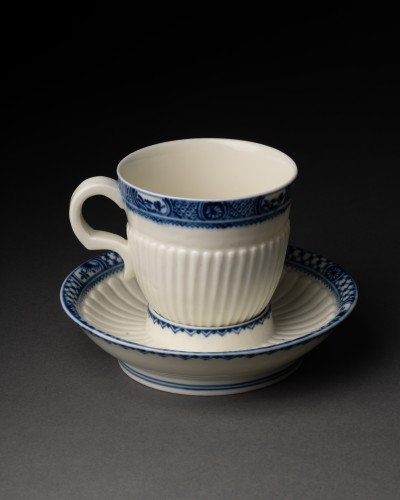 Louis XV - Tasse Trembleuse en porcelaine de St Cloud vers 1740