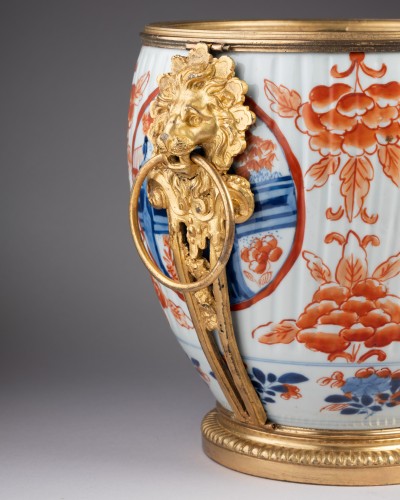 19th century - Pair of porcelain and bronze planters, Paris, 19th century