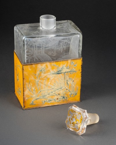 Grand flacon en cristal et vernis martin, Paris époque Louis XV vers 1770 - Louis XV
