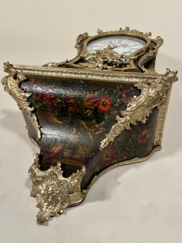 Antiquités - Petit cartel d’alcôve au vernis martin, Paris époque Louis vers 1765