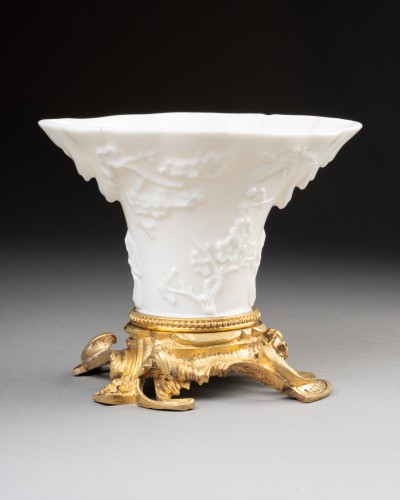 Céramiques, Porcelaines  - Coupe en porcelaine de Chine montée sur bronze vers 1750