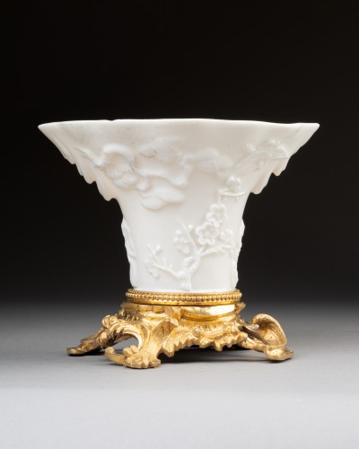 XVIIIe siècle - Coupe en porcelaine de Chine montée sur bronze vers 1750