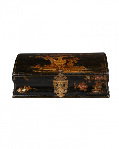Coffret de toilette en vernis à décor Japonisant vers 1730