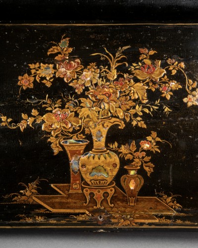 Coffret de toilette en vernis à décor Japonisant vers 1730 - Objets de Vitrine Style Louis XV