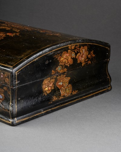 Coffret de toilette en vernis à décor Japonisant vers 1730 - Louis XV