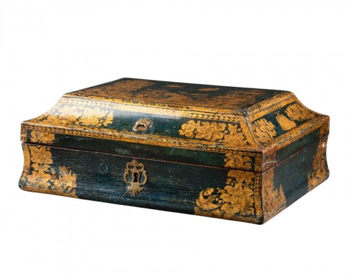 Coffret à perruque en vernis martin à fond bleu, Paris vers 1730