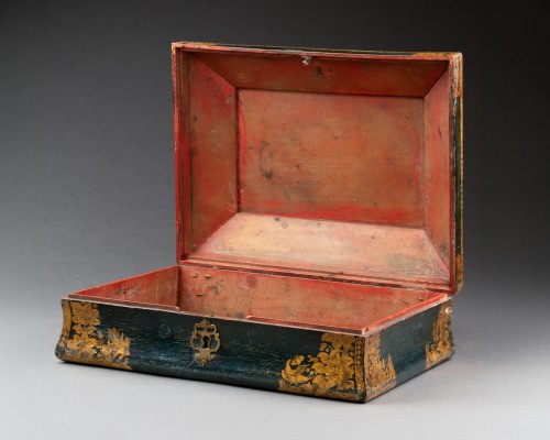 XVIIIe siècle - Coffret à perruque en vernis martin à fond bleu, Paris vers 1730