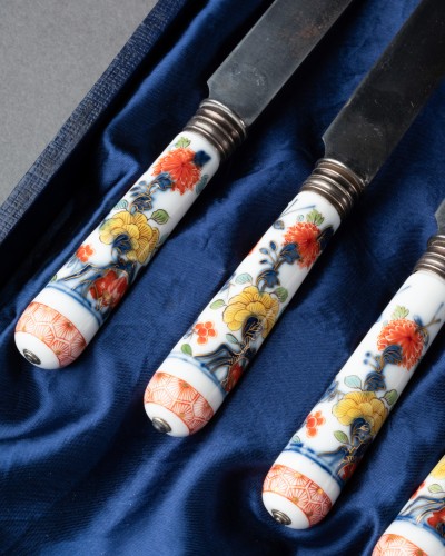 Céramiques, Porcelaines  - Série de huit couteaux en porcelaine de Chine 18e