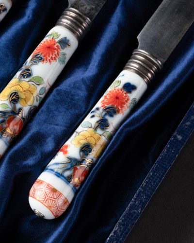 XVIIIe siècle - Série de huit couteaux en porcelaine de Chine 18e