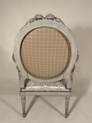 Antiquités - Paire de fauteuils à dossiers plats par F.N Geny, Lyon vers 1775