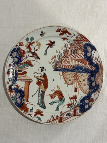 Assiette au chinois en Delft doré, manufacture de Grieksche vers 1700 - Franck Baptiste Provence