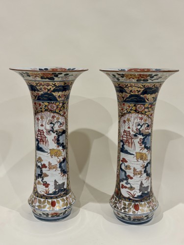 Céramiques, Porcelaines  - Paire de grands vases d’apparat en porcelaine du Japon Imari