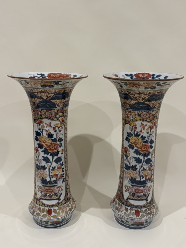 Paire de grands vases d’apparat en porcelaine du Japon Imari - Franck Baptiste Provence