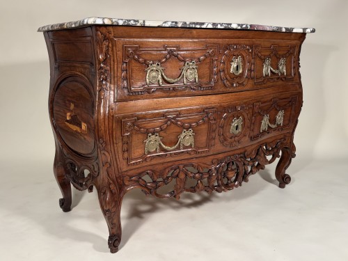 XVIIIe siècle - Commode provençale en noyer, Pierre Pillot à Nîmes vers 1775