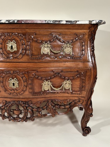Louis XV - Commode provençale en noyer, Pierre Pillot à Nîmes vers 1775
