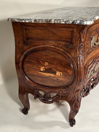 Antiquités - Commode provençale en noyer, Pierre Pillot à Nîmes vers 1775
