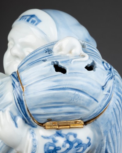 Japanese porcelain potpourri vase with bronze mount, Paris, circa 1840 - Porcelain & Faience Style Louis-Philippe