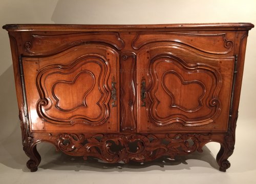 Crédence en noyer massif, Nîmes époque Louis XV - Mobilier Style Louis XV