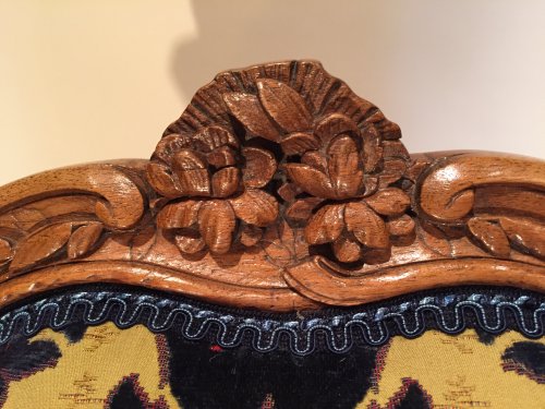 Sièges Fauteuil & Bergère - Série de trois fauteuils à dossier plats, par Pierre Nogaret à Lyon vers 1750