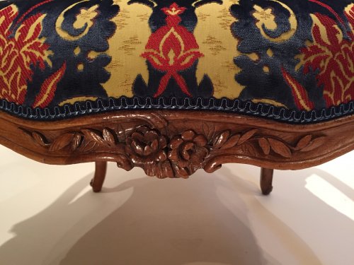 XVIIIe siècle - Série de trois fauteuils à dossier plats, par Pierre Nogaret à Lyon vers 1750