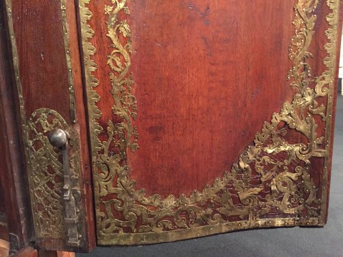 Monumental hunting wardrobe, Ile de France Regence period circa 1720-1730 - Furniture Style French Regence