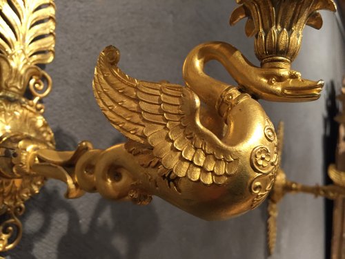 Paire d’appliques en bronze doré «aux cygnes» Paris époque Empire vers 1810 - Luminaires Style Empire