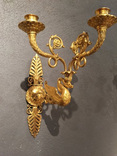 Paire d’appliques en bronze doré «aux cygnes» Paris époque Empire vers 1810 - Empire