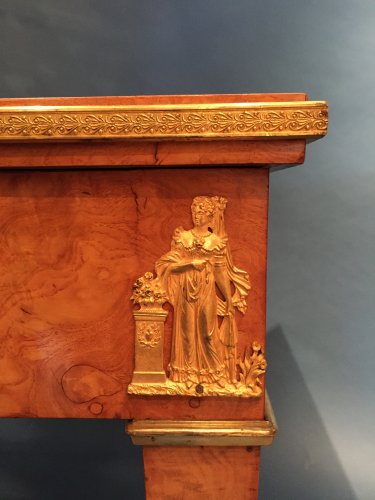 Antiquités - Table à jeux pour le Roi de Rome au Château de Meudon, Paris vers 1811