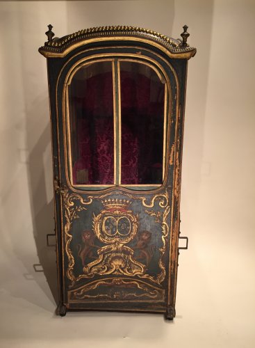 Sièges  - Chaise à porteurs aux armoiries Comtale, Sud Ouest de la France vers 1750