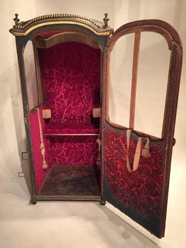 XVIIIe siècle - Chaise à porteurs aux armoiries Comtale, Sud Ouest de la France vers 1750