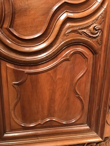 XVIIIe siècle - Petite armoire de mariage en noyer, Nîmes début de l’époque Louis XV