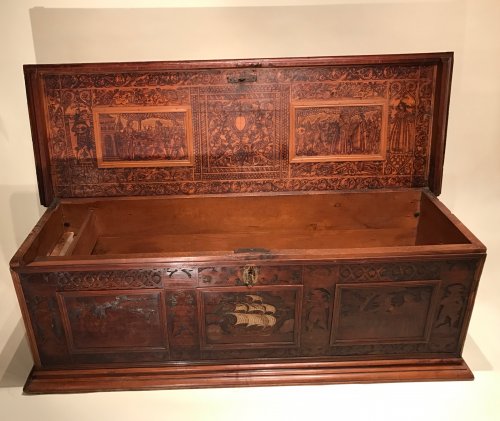 Mobilier Cabinet & Coffre - Grand coffre de marin en cèdre pyrogravé, République de Venise XVIe siècle